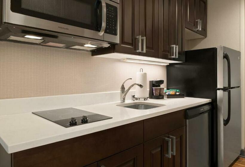 带大床的标准工作室, Homewood Suites By Hilton Milwaukee Downtown