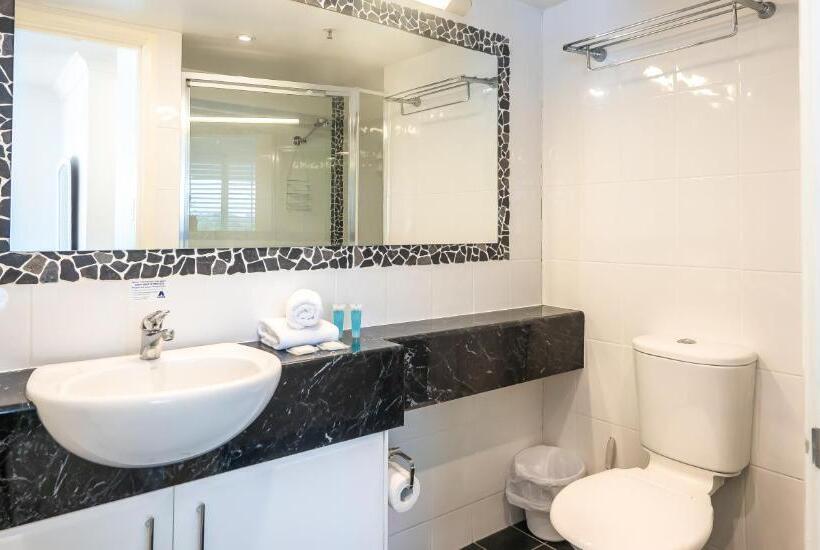 דירת חדר, Victoria Square Apartments