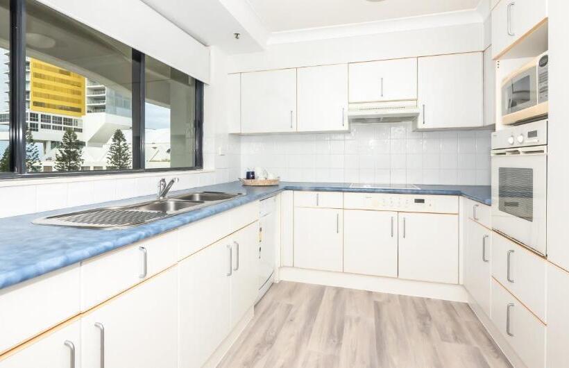 דירת שני חדרים, Victoria Square Apartments