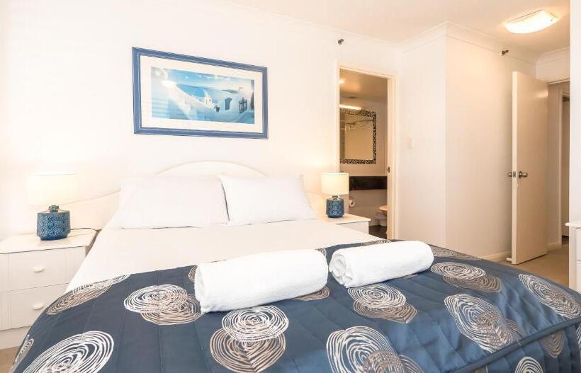 דירת שני חדרים, Victoria Square Apartments