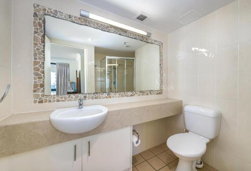 דירת שלושה חדרים, Victoria Square Apartments