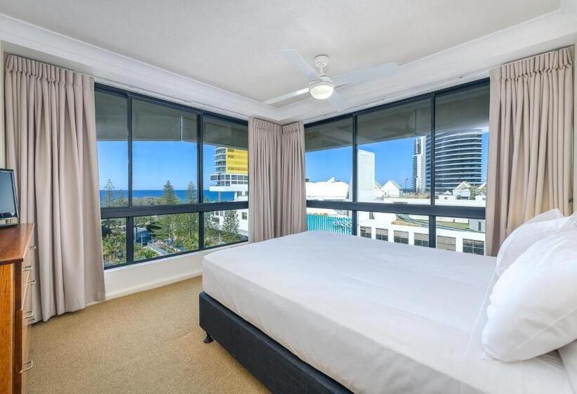 דירת שלושה חדרים, Victoria Square Apartments