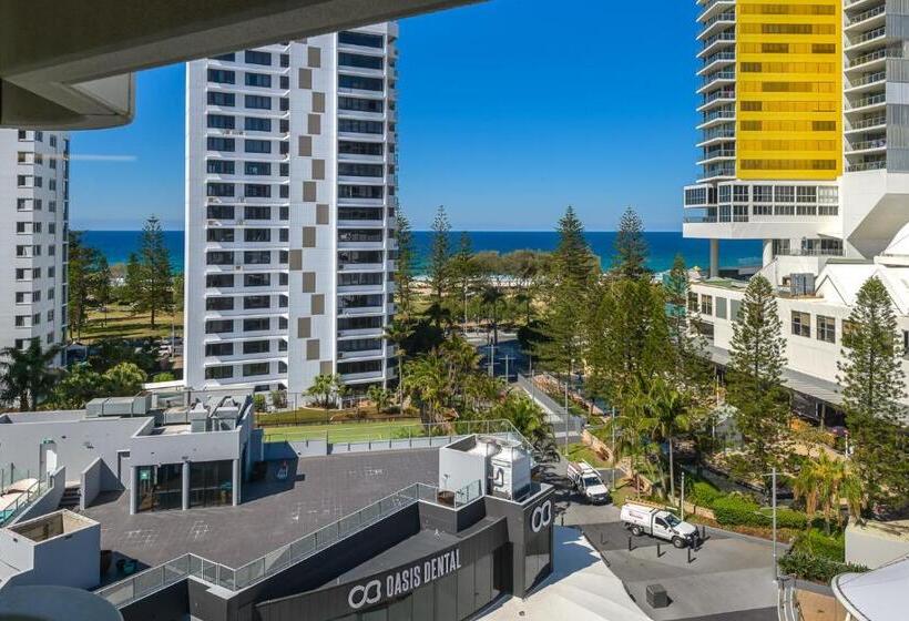 דירת שלושה חדרים, Victoria Square Apartments