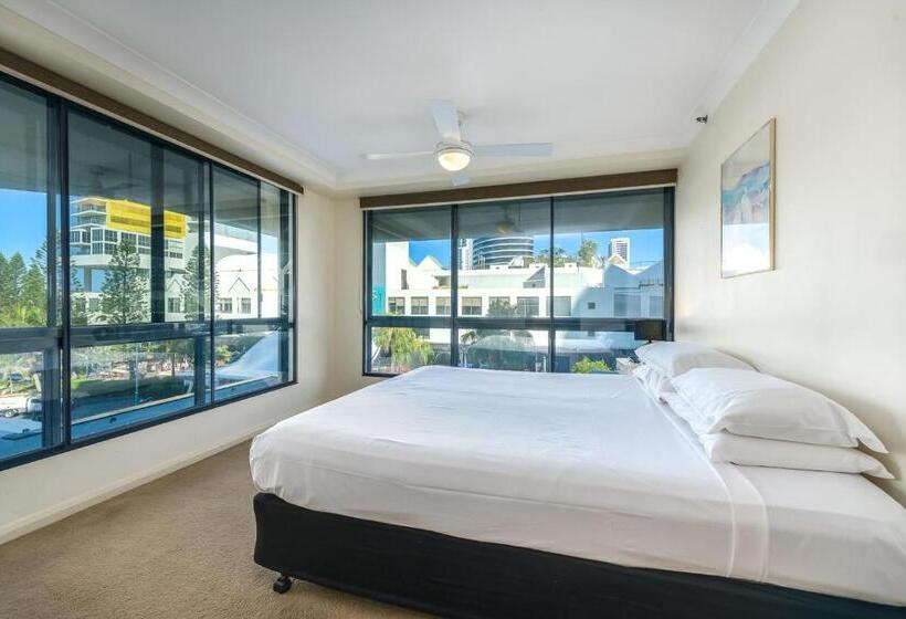 דירת שלושה חדרים, Victoria Square Apartments