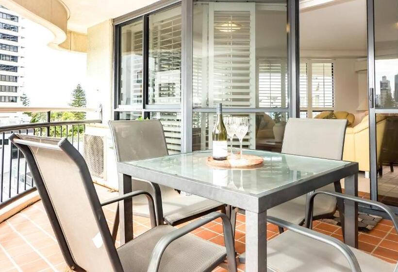 דירת שני חדרים, Victoria Square Apartments