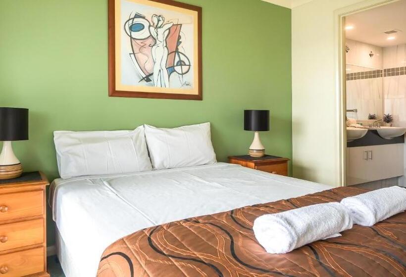 דירת שני חדרים, Victoria Square Apartments