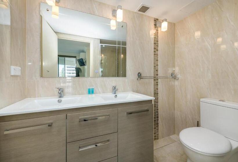 דירת שלושה חדרים, Victoria Square Apartments