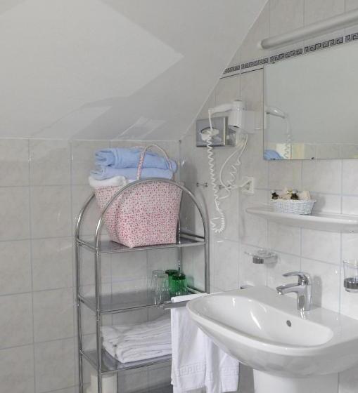 جناح جونيور, Inselhotel Faakersee