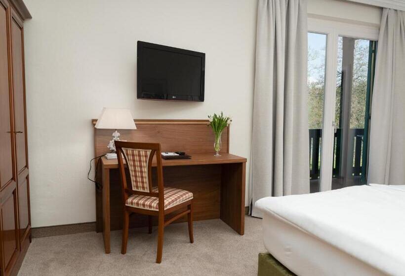 جناح جونيور, Inselhotel Faakersee