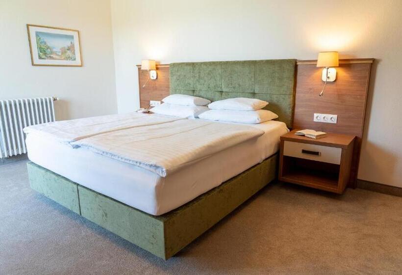 جناح جونيور, Inselhotel Faakersee