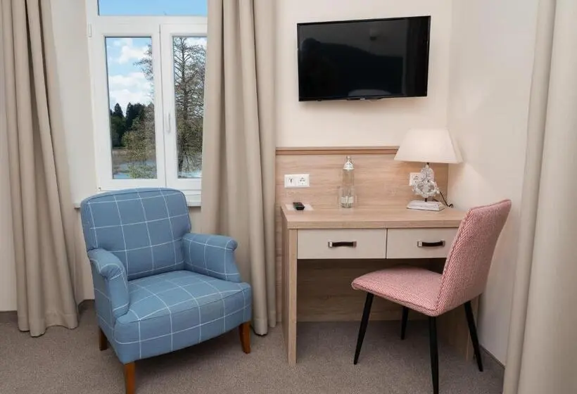 Superior room with lake view, Inselhotel Faakersee