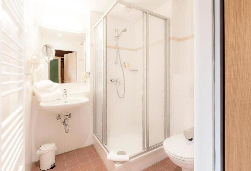 スタンダード5人部屋, Jufa Hotel Stubenbergsee