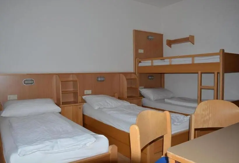 Perhehuone, Jugendherberge Bad Gastein