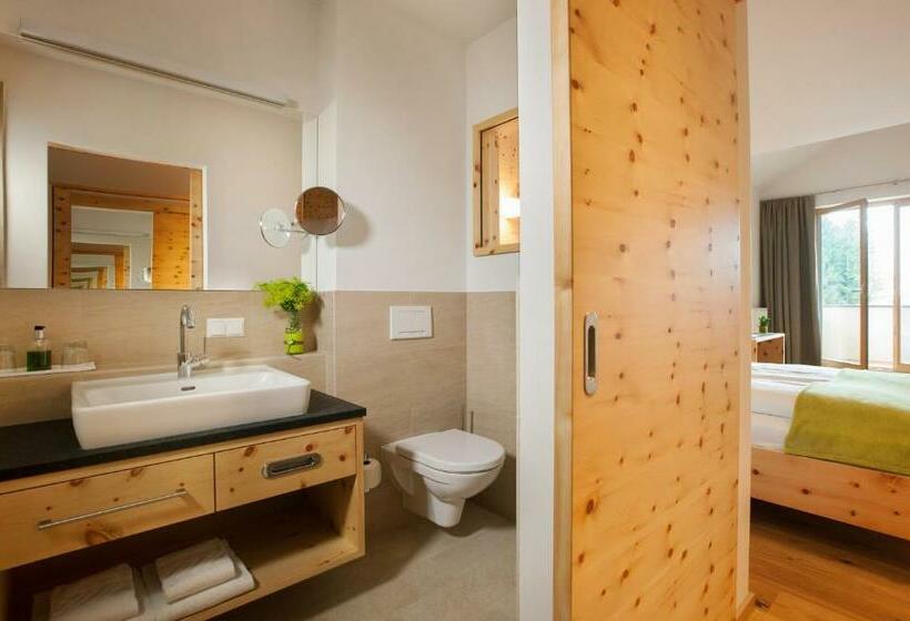 غرفة ديلوكس مزودة بشرفة, Naturhotel Bauernhofer