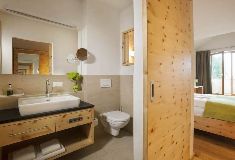 غرفة ديلوكس مزودة بشرفة, Naturhotel Bauernhofer