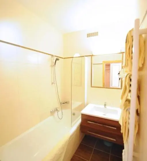 اتاق راحتی یک تخته, Ski In Ski Out Hotel Unterellmau