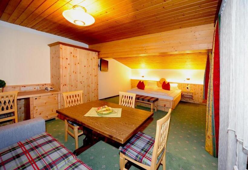 패밀리 룸, Ski In Ski Out Hotel Unterellmau