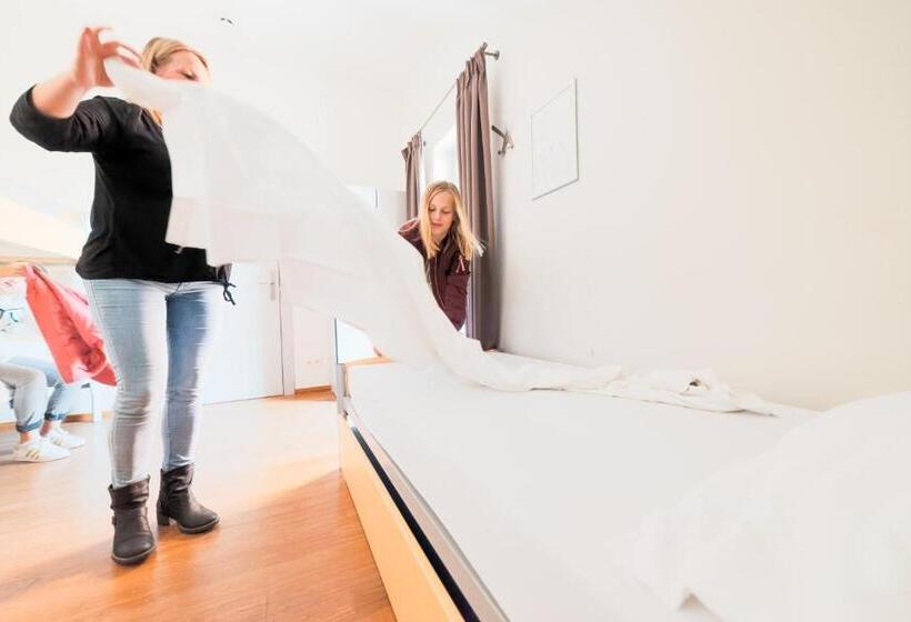 4인용 스탠다드 룸, Auberge De Jeunesse De Namur