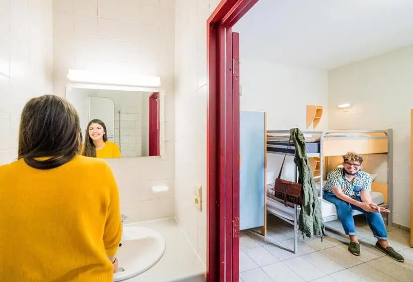 اتاق استاندارد چهارنفره با سرویس بهداشتی مشترک, Auberge De Jeunesse De Namur