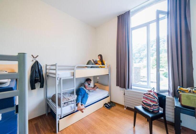 스탠다드 4인용 룸 공용 욕실, Auberge De Jeunesse De Namur