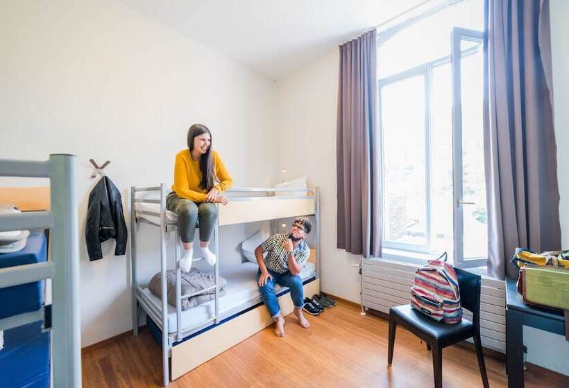 스탠다드 4인용 룸 공용 욕실, Auberge De Jeunesse De Namur