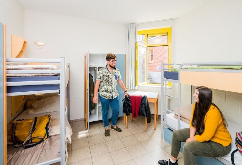 스탠다드 4인용 룸 공용 욕실, Auberge De Jeunesse De Namur