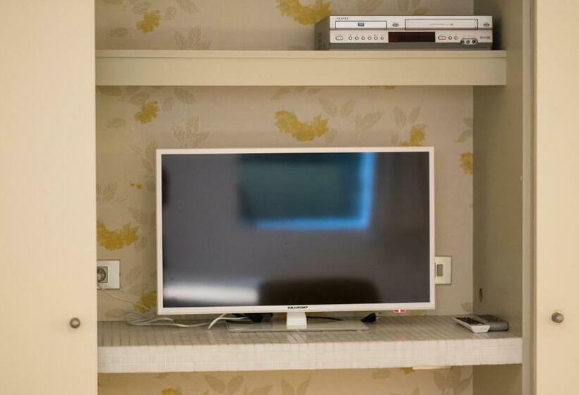 Студия Стандарт, B&b Tempelhof