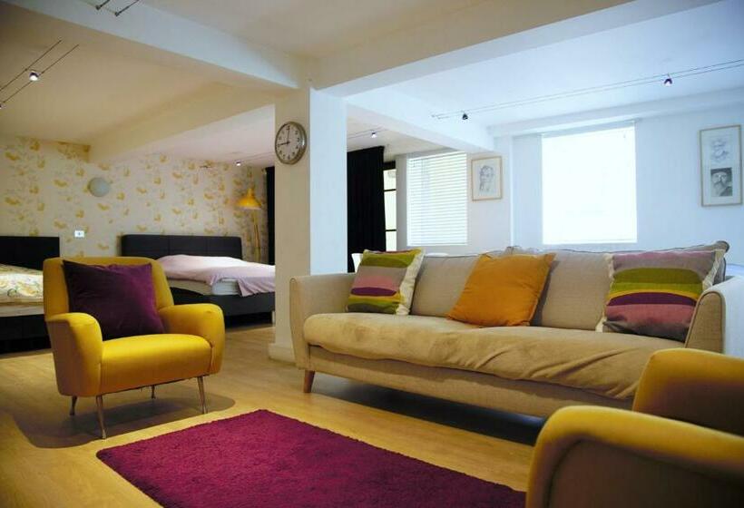 Студия Стандарт, B&b Tempelhof