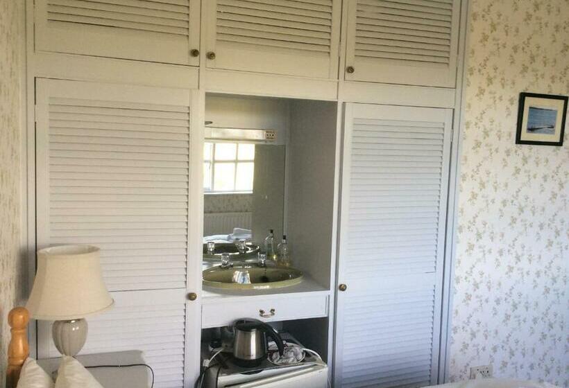 חדר אקונומי, Barkers Accommodation