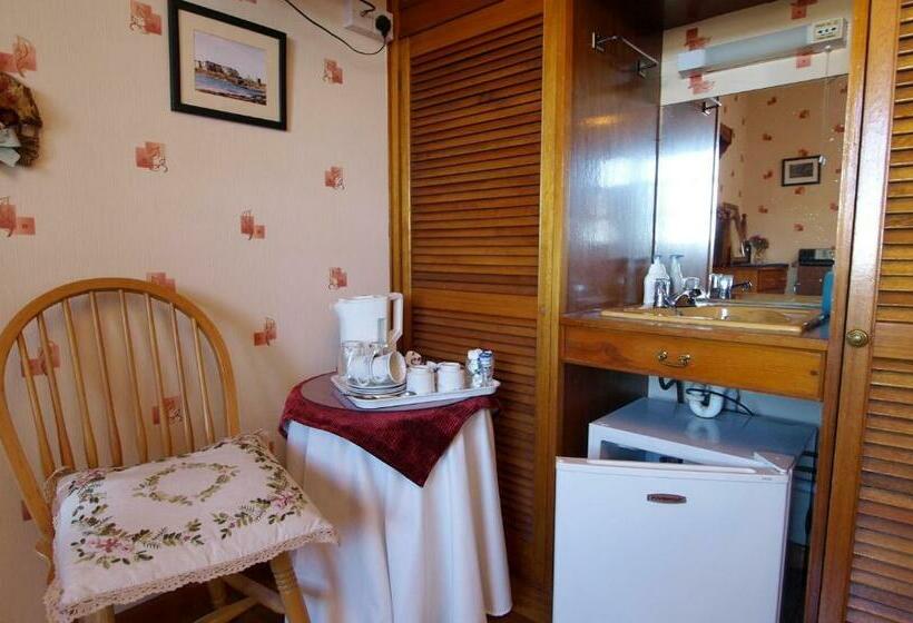 חדר אקונומי, Barkers Accommodation