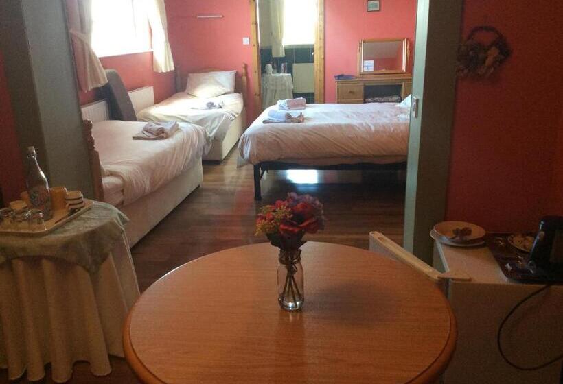 חדר משפחתי, Barkers Accommodation