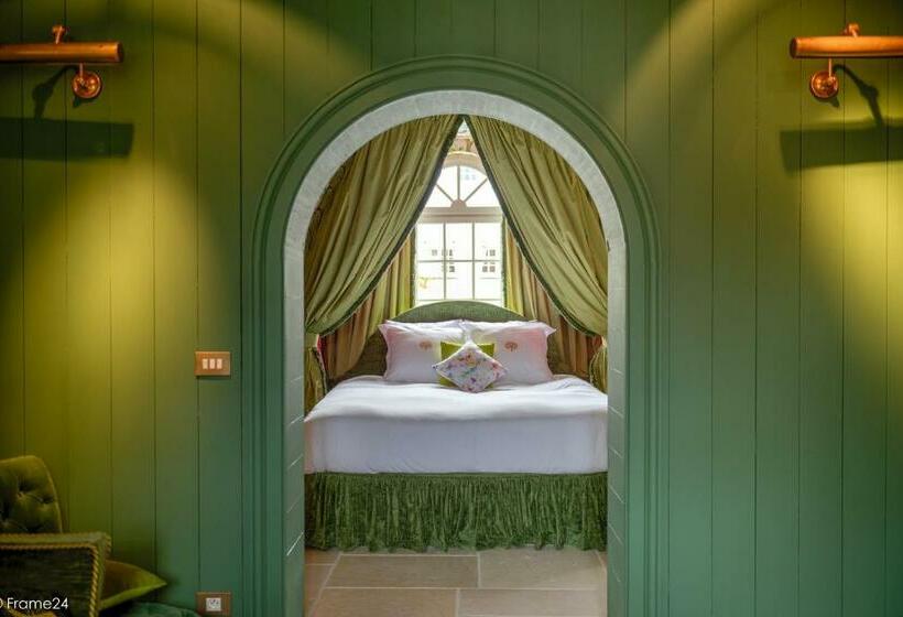 جناح جونيور ذات إطلالة, Exclusive Suites The Secret Garden