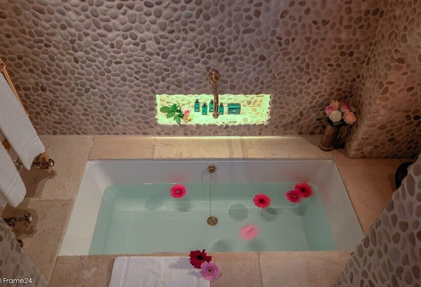 جناح جونيور ذات إطلالة, Exclusive Suites The Secret Garden