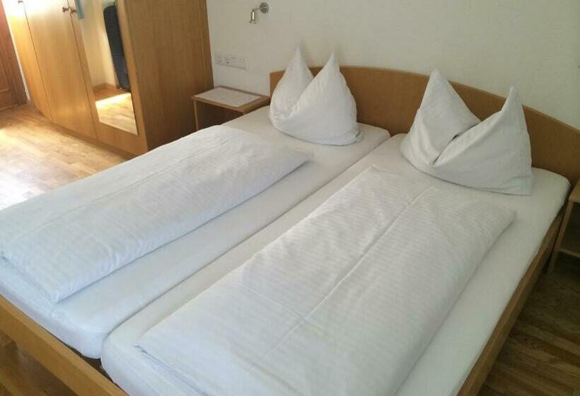 غرفة قياسية ثلاثية, Gästehaus Bernhard