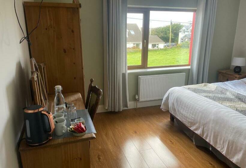 اتاق لوکس با چشم‌انداز دریا, The Coastguard House @ Tigh T.p