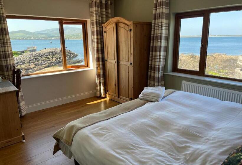اتاق لوکس با چشم‌انداز دریا, The Coastguard House @ Tigh T.p