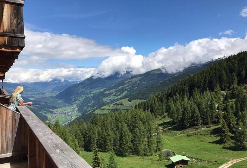 غرفة عائلية مطلّة علي الجبل, Berghotel Gerlosstein