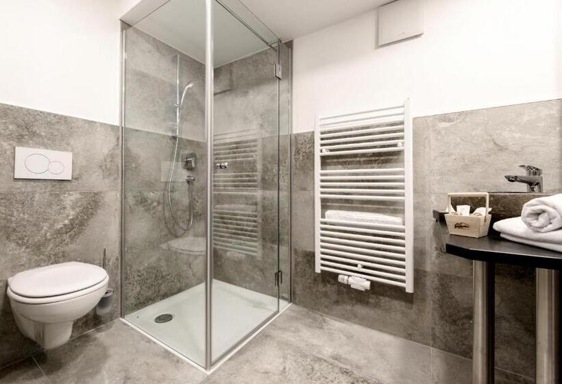 带阳台的豪华间, Berghotel Gerlosstein