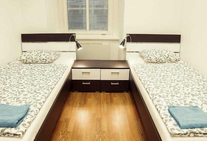 اتاق استاندارد با سرویس بهداشتی مشترک, Hostel Folks