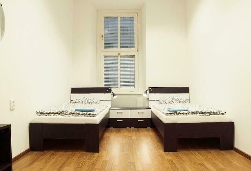 اتاق استاندارد با سرویس بهداشتی مشترک, Hostel Folks