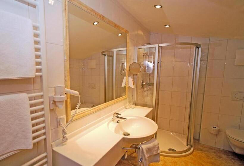 اتاق استاندارد سه نفره, Garni Alpenland