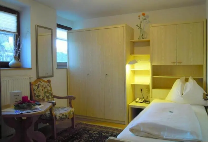 Basic Yhden Hengen Huone, Garni Alpenland