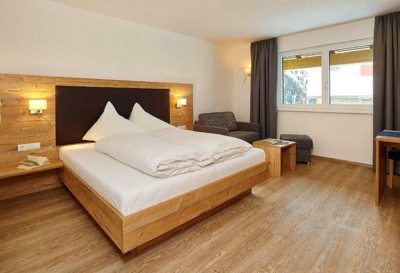 דירת משפחה, Garni Kristall