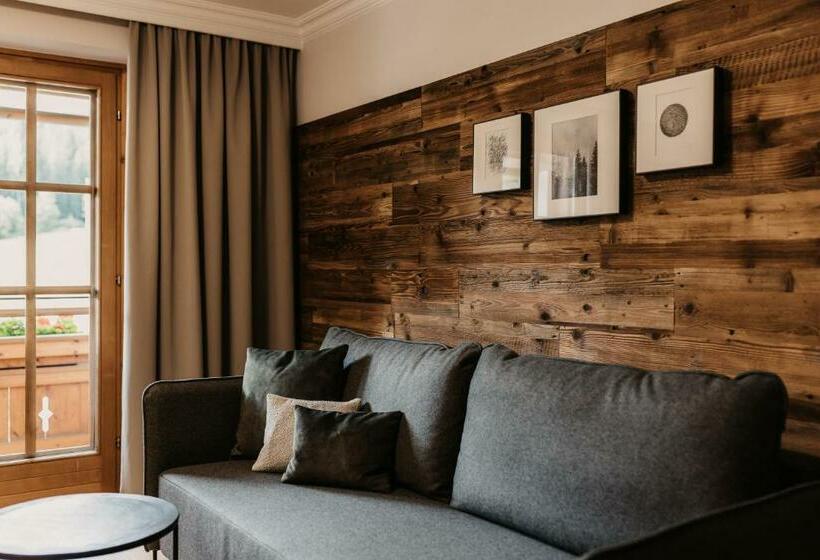 جناح مزوَّد بشرفة, Happy Filzmoos