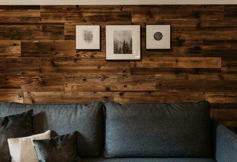 جناح مزوَّد بشرفة, Happy Filzmoos