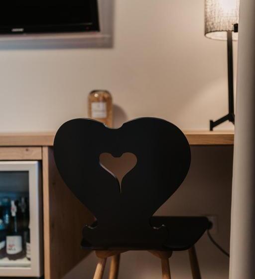 جناح مزوَّد بشرفة, Happy Filzmoos