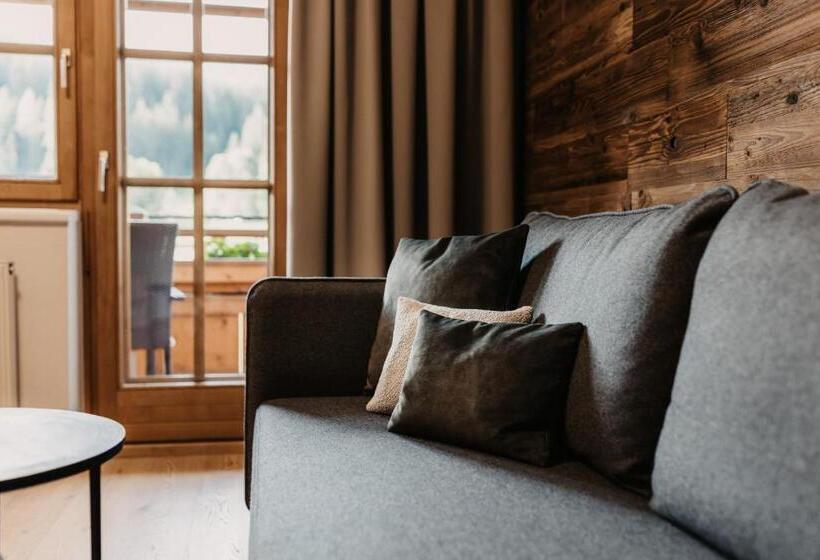 جناح مزوَّد بشرفة, Happy Filzmoos