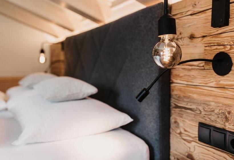 جناح مزوَّد بشرفة, Happy Filzmoos