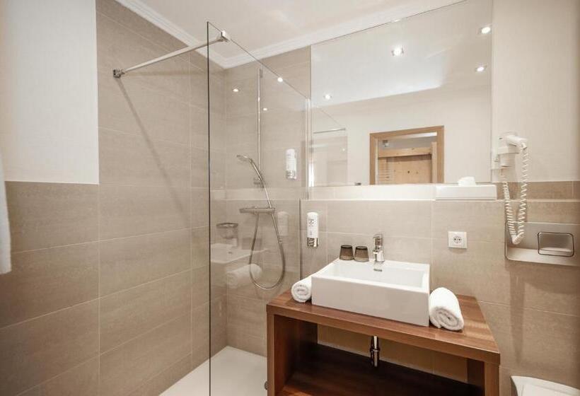 جناح مزوَّد بشرفة, Happy Filzmoos