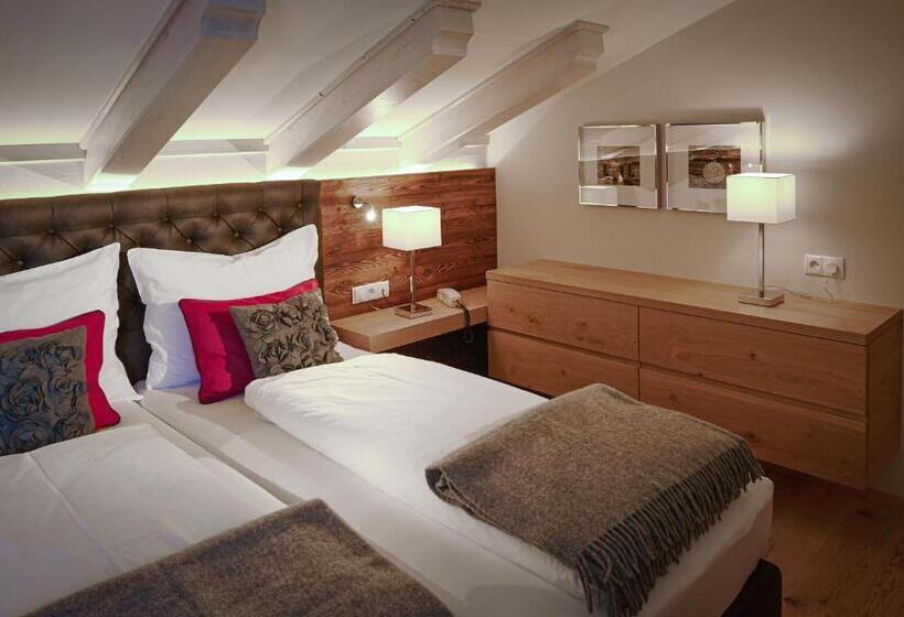 جناح مزوَّد بشرفة, Happy Filzmoos